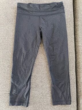 Lululemon Cropped Black Patterned Active Leggings